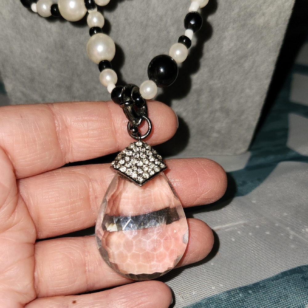 Beaded Necklace With Pendant - Picture 3 of 3